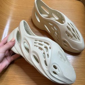 Yeezy Foam RNNER sand size 6.5 mens
